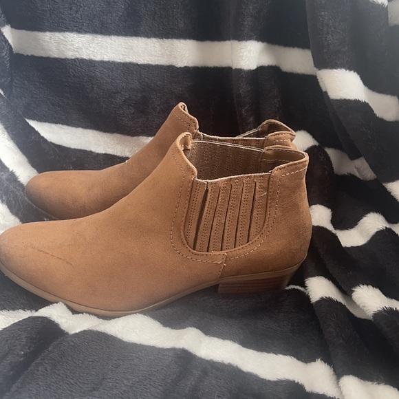 Brown ankle booties Size: 9 1/2W - Picture 2 of 5